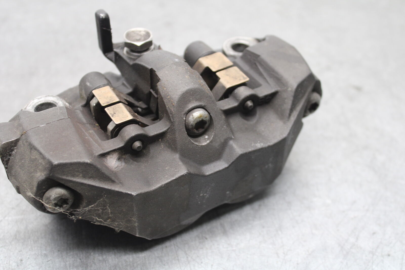 05-06 SUZUKI GSXR1000 RIGHT LEFT FRONT BRAKE CALIPER SET PAIR CALIPERS BB677