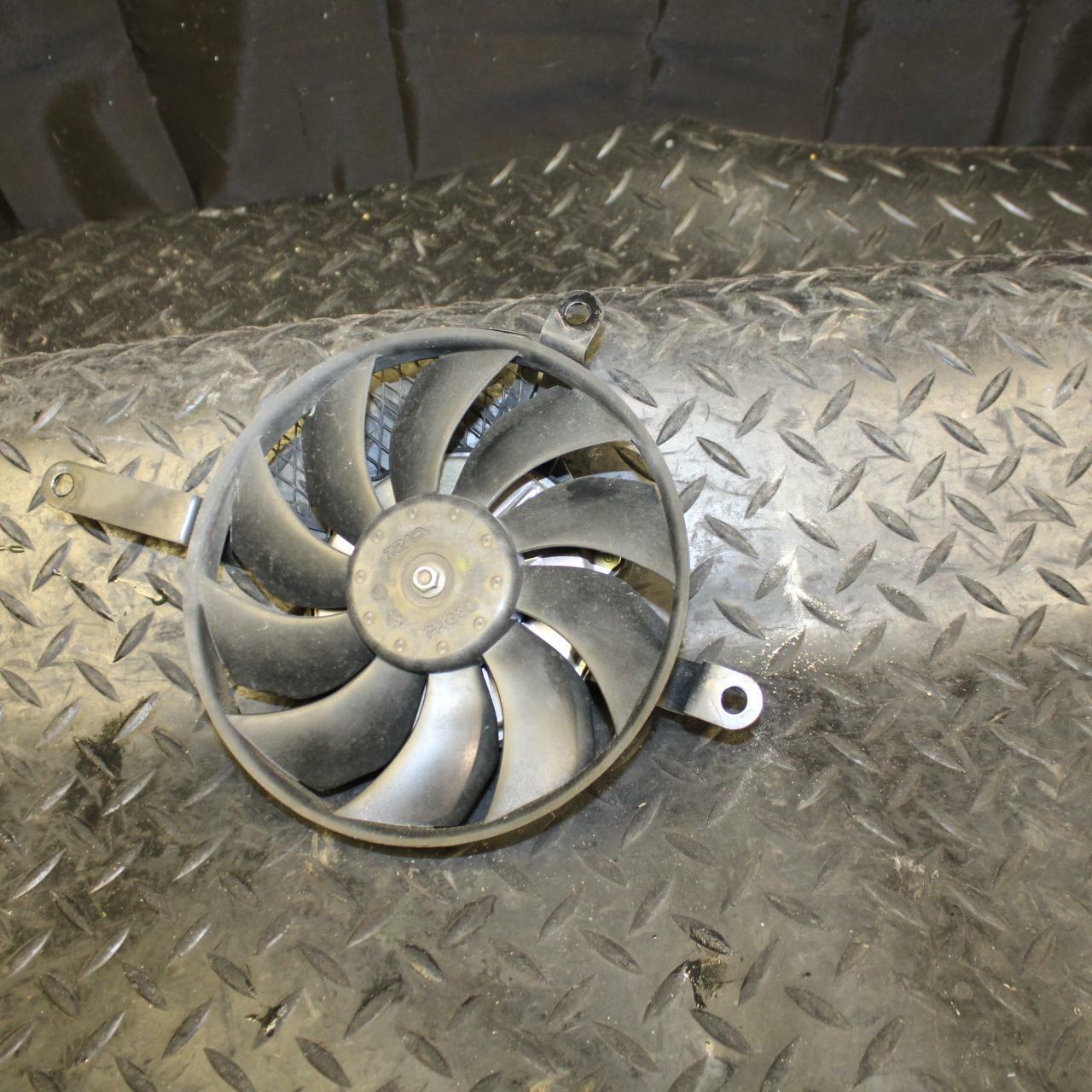 10 SUZUKI GSXR750 ENGINE RADIATOR COOLING FAN  bb190
