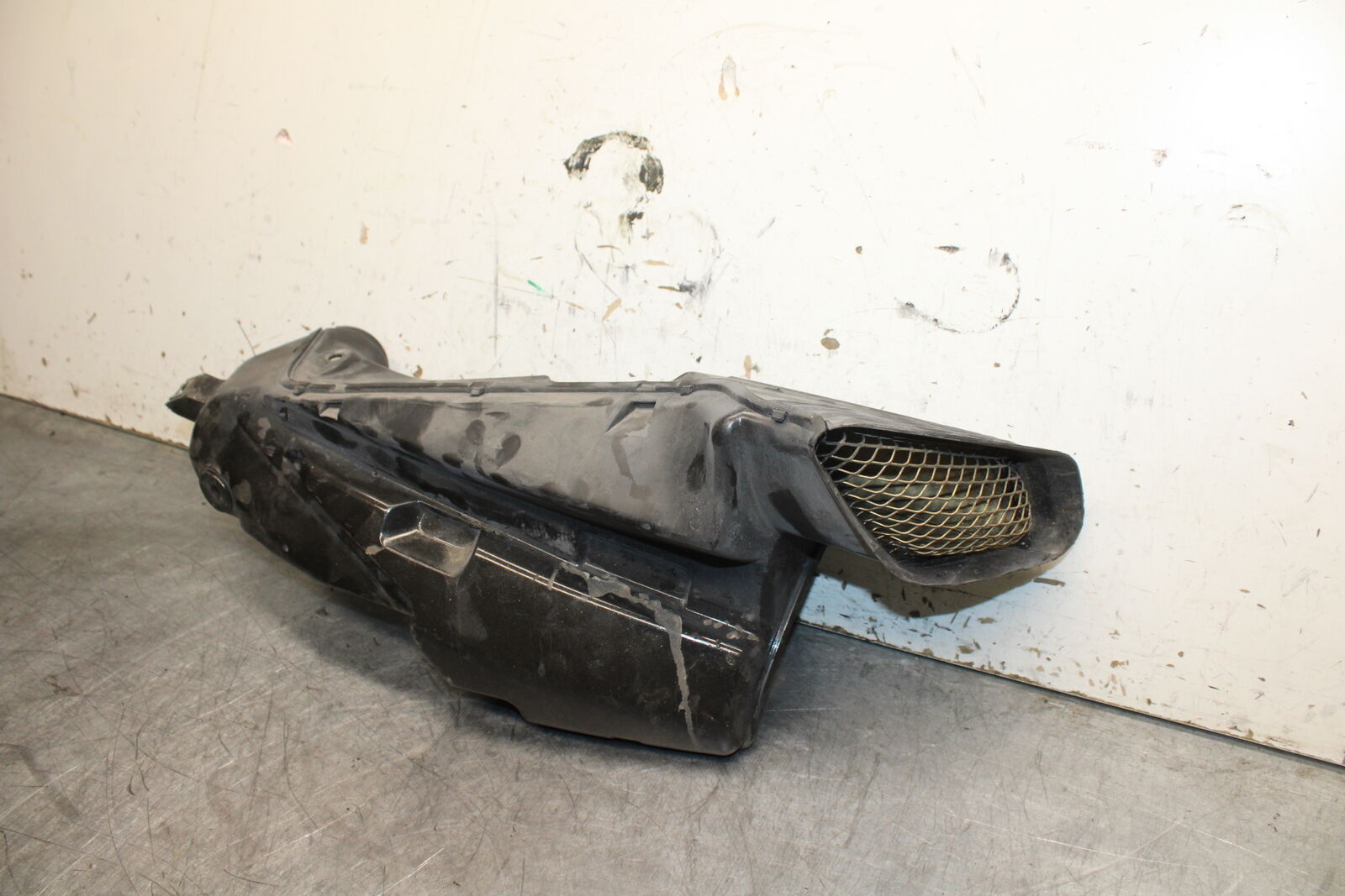 06-07 SUZUKI GSXR 600 RIGHT RAM AIR INTAKE DUCT TUBE BB737