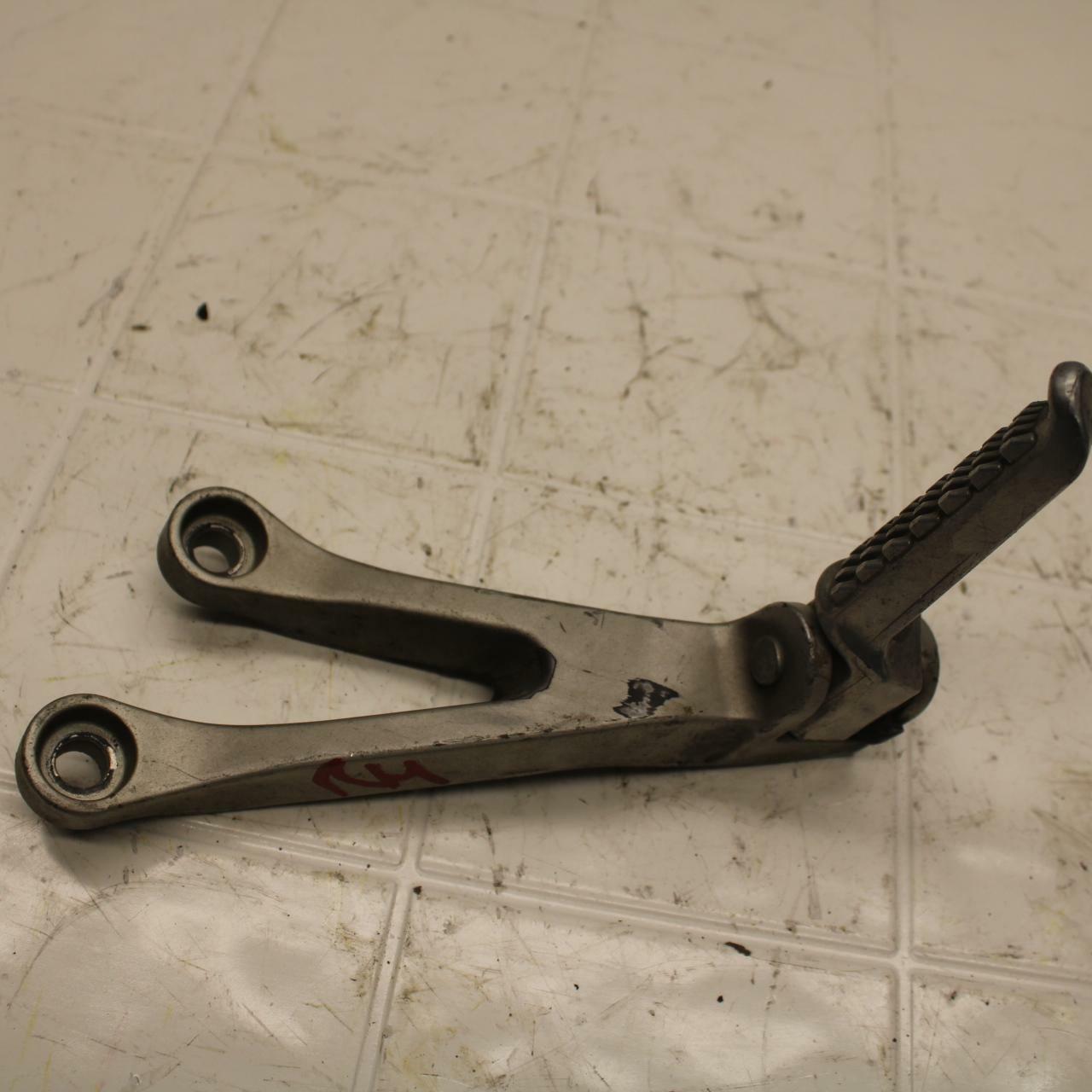 02-03 KAWASAKI NINJA ZX9R ZX900F RIGHT REAR BACK PASSENGER PEG BB06