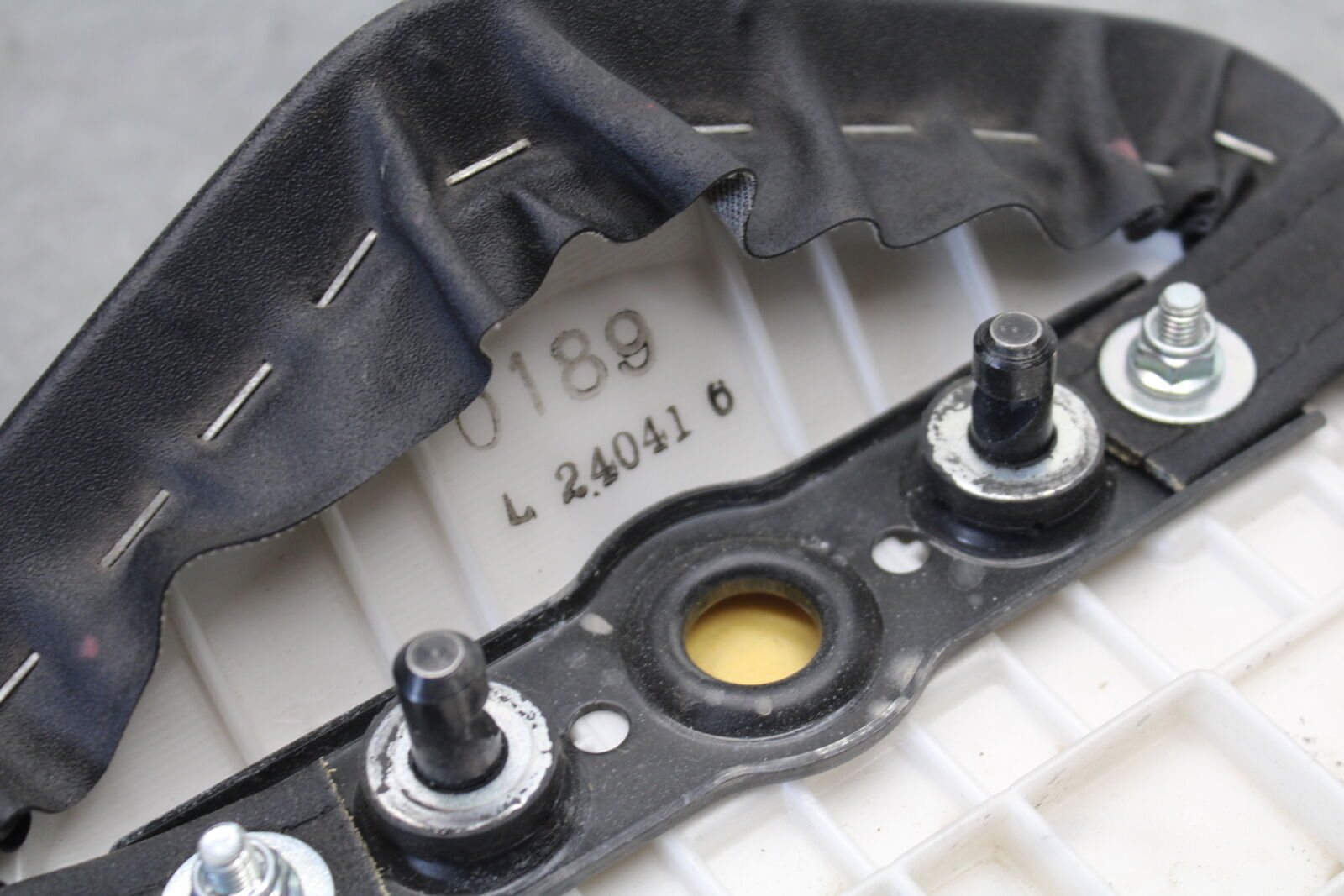 21 KAWASAKI NINJA ZX6R REAR BACK PASSENGER TANDEM SEAT PAD SADDLE PILLION BB647