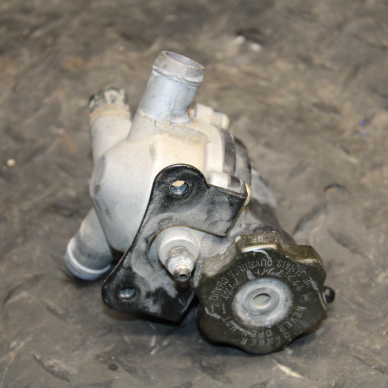 05-06 KAWASAKI VULCAN 1500 VN1500 CLASSIC THERMOSTAT W HOUSING ASSEMBLY BB220