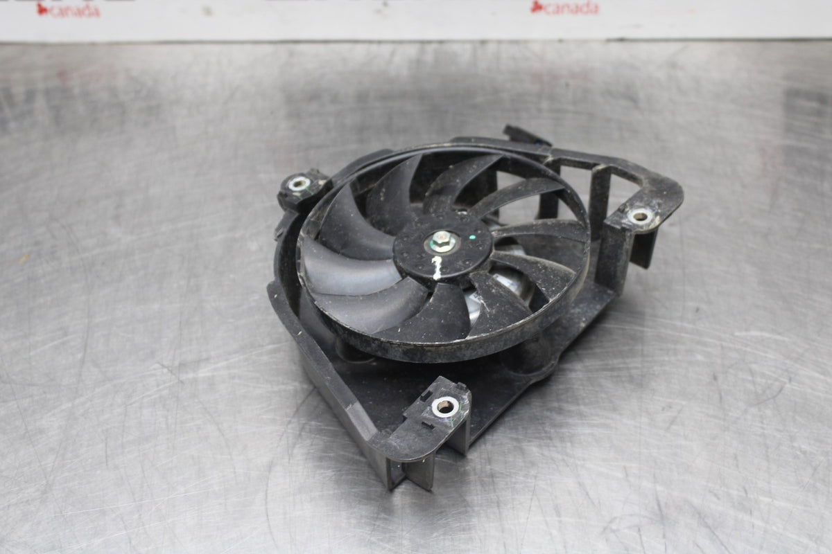 23 YAMAHA YZF R3 ENGINE RADIATOR COOLING FAN BB806