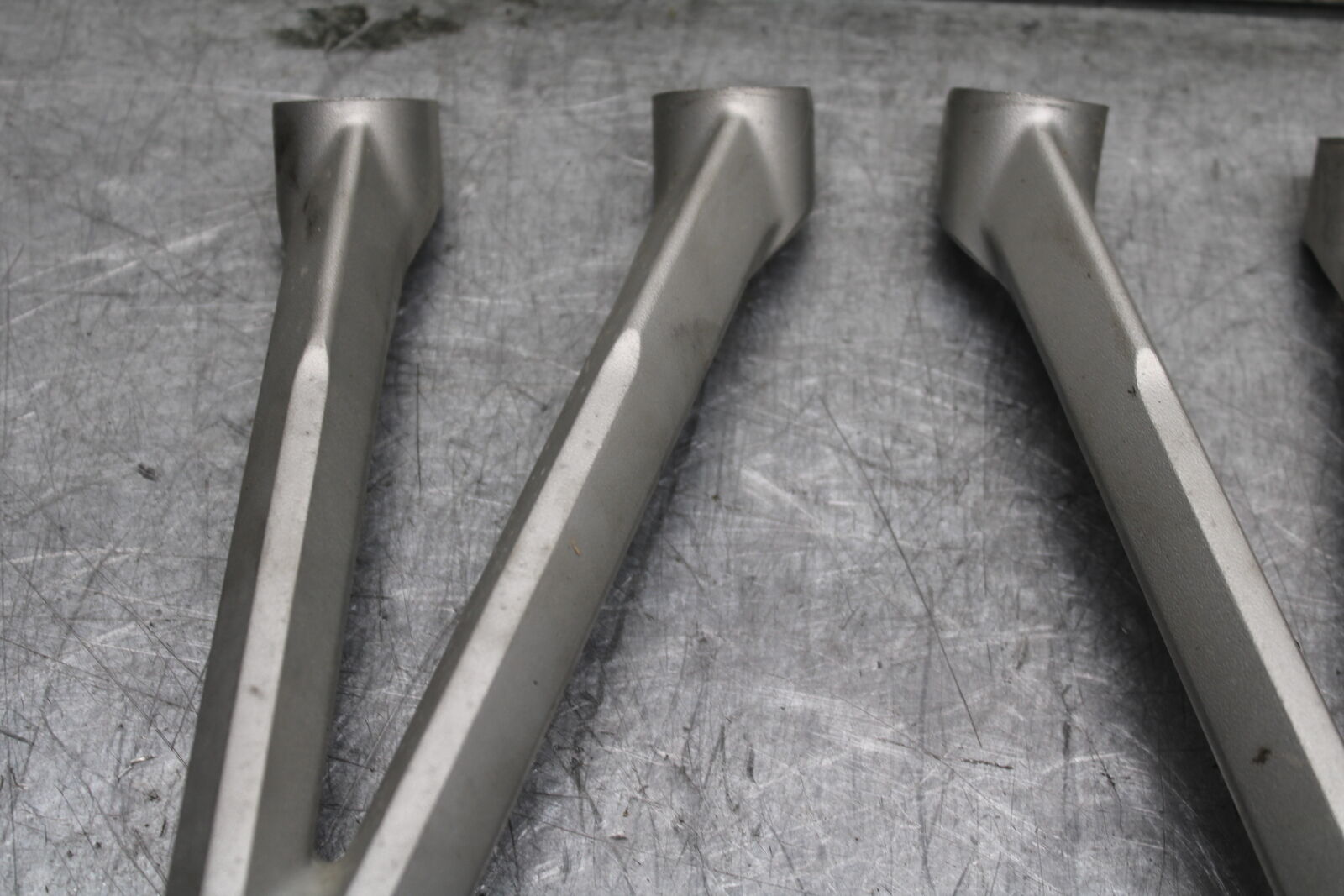 05-08 SUZUKI GSXR1000 REAR BACK PASSENGER PEG SET PAIR BB113