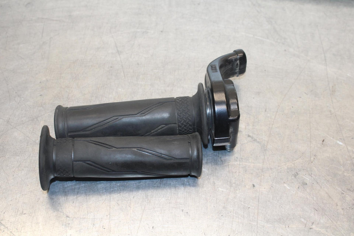 2007 Yamaha YZF R1 THROTTLE CABLE LINE HOUSING GUIDE 3XW-26282-01-00 BB83
