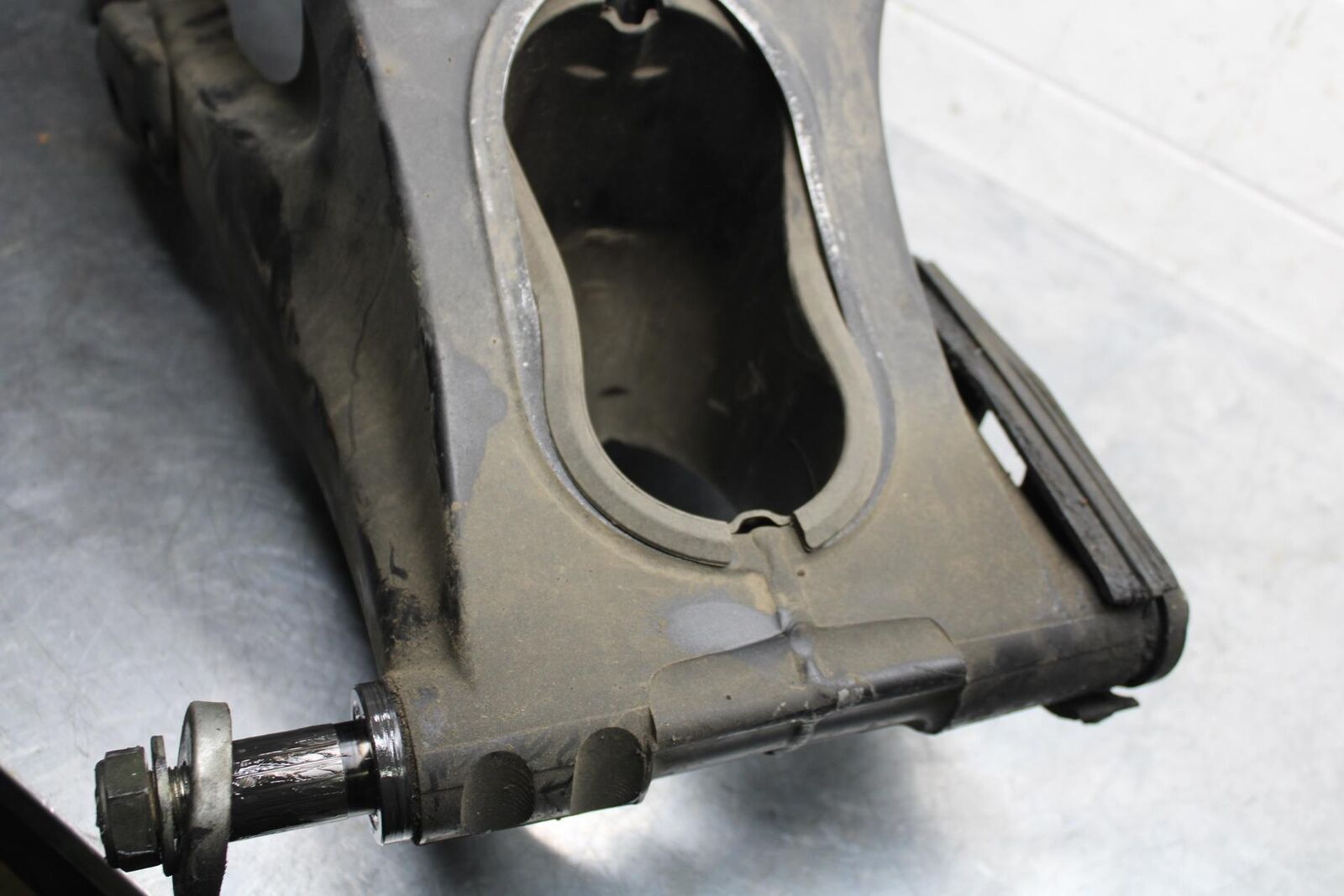 2007 Yamaha YZF R6S REAR SWINGARM BACK SUSPENSION 5SL-22110-01-00 BB594