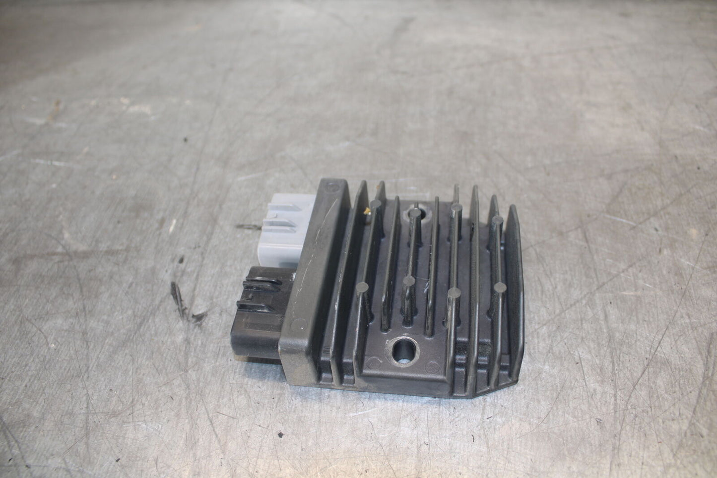 13-15 HONDA CBR500R RECTIFIER VOLTAGE REGULATOR 31600-MGZ-J01 BB704