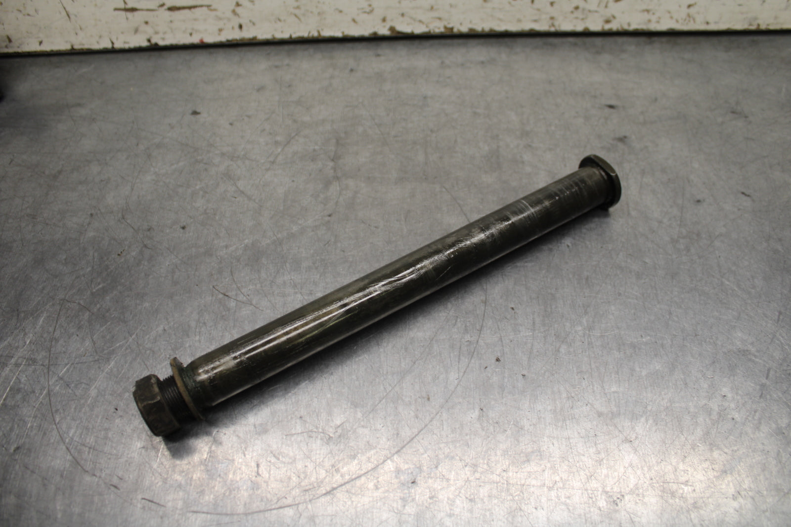 06-07 YAMAHA YZF R6 REAR AXLE BACK WHEEL RIM PIVOT BOLT AXEL BB742
