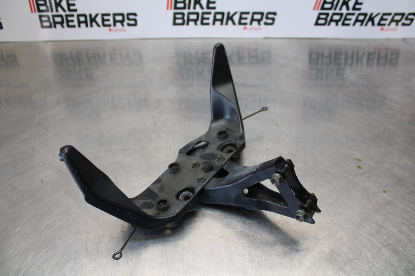 01-06 HONDA CBR600F4I UPPER FAIRING MIRROR GAUGES STAY BRACKET BB185