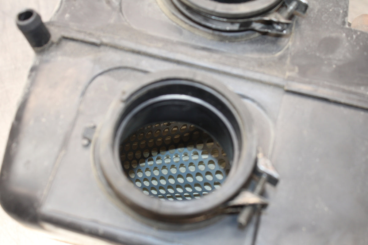 04-09 SUZUKI GS500F AIRBOX AIR INTAKE FILTER BOX BB165