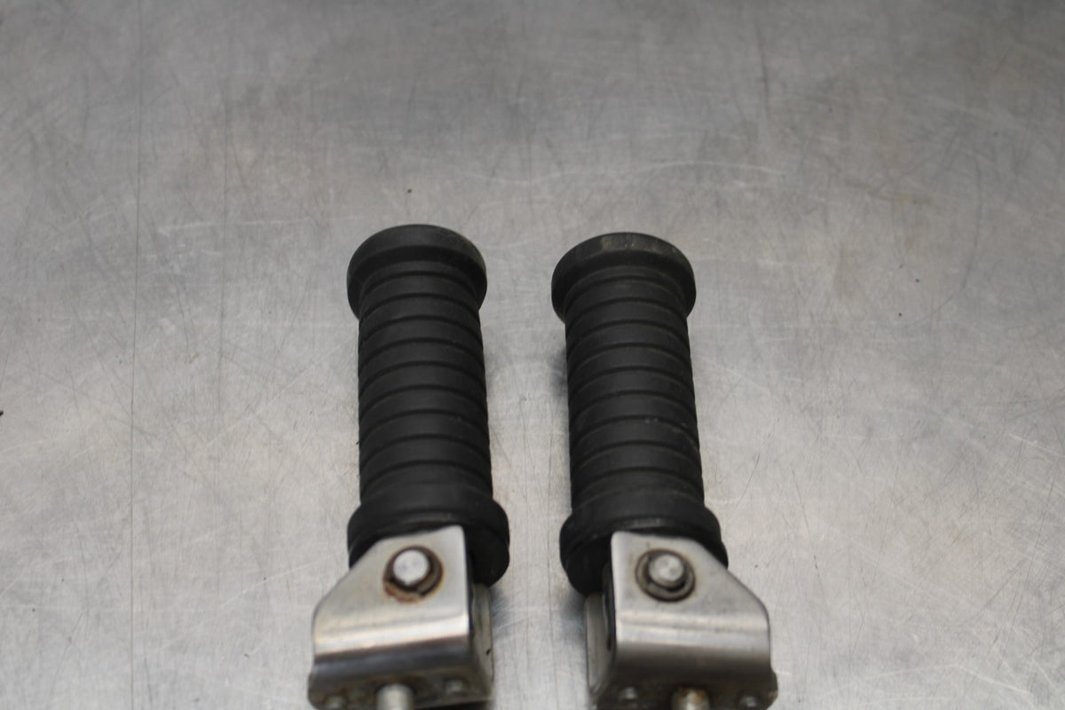 05 TRIUMPH ROCKET III REAR PASSENGER FOOT STEP PEG BB186