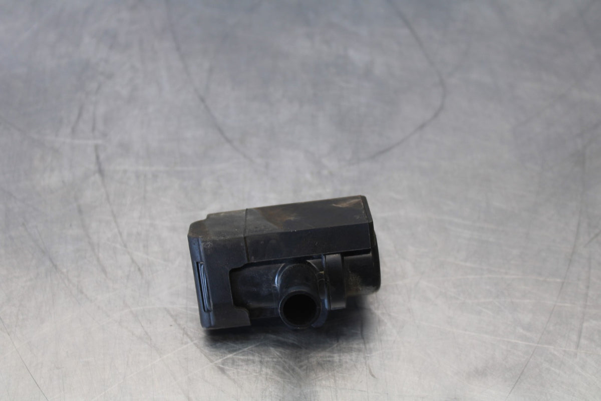 24-25 KAWASAKI NINJA 500 ABS AIR VALVE SOLENOID TOP ENGINE SWITCH SENSOR BB899