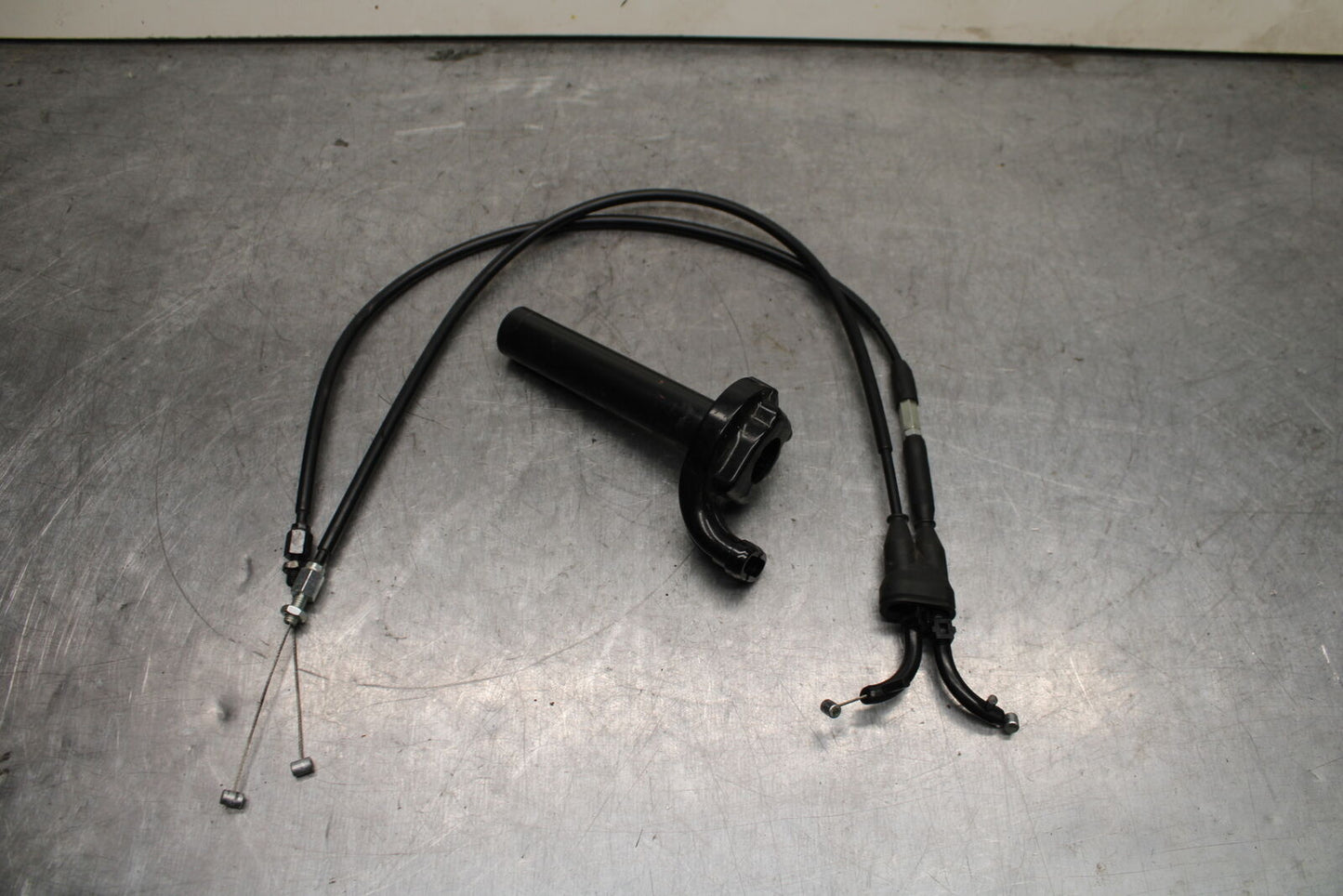 09-14 YAMAHA YZF R1 THROTTLE CABLE LINE HOUSING GUIDE BB118