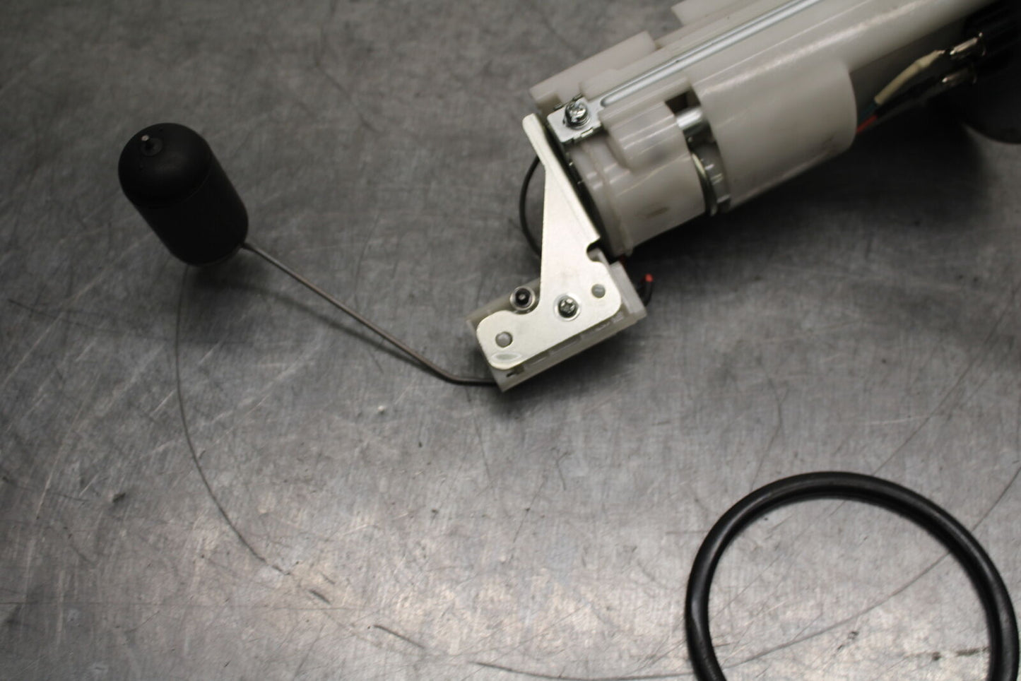 12-13 KAWASAKI Z1000 FUEL PUMP GAS PETROL SENDER UNIT BB743