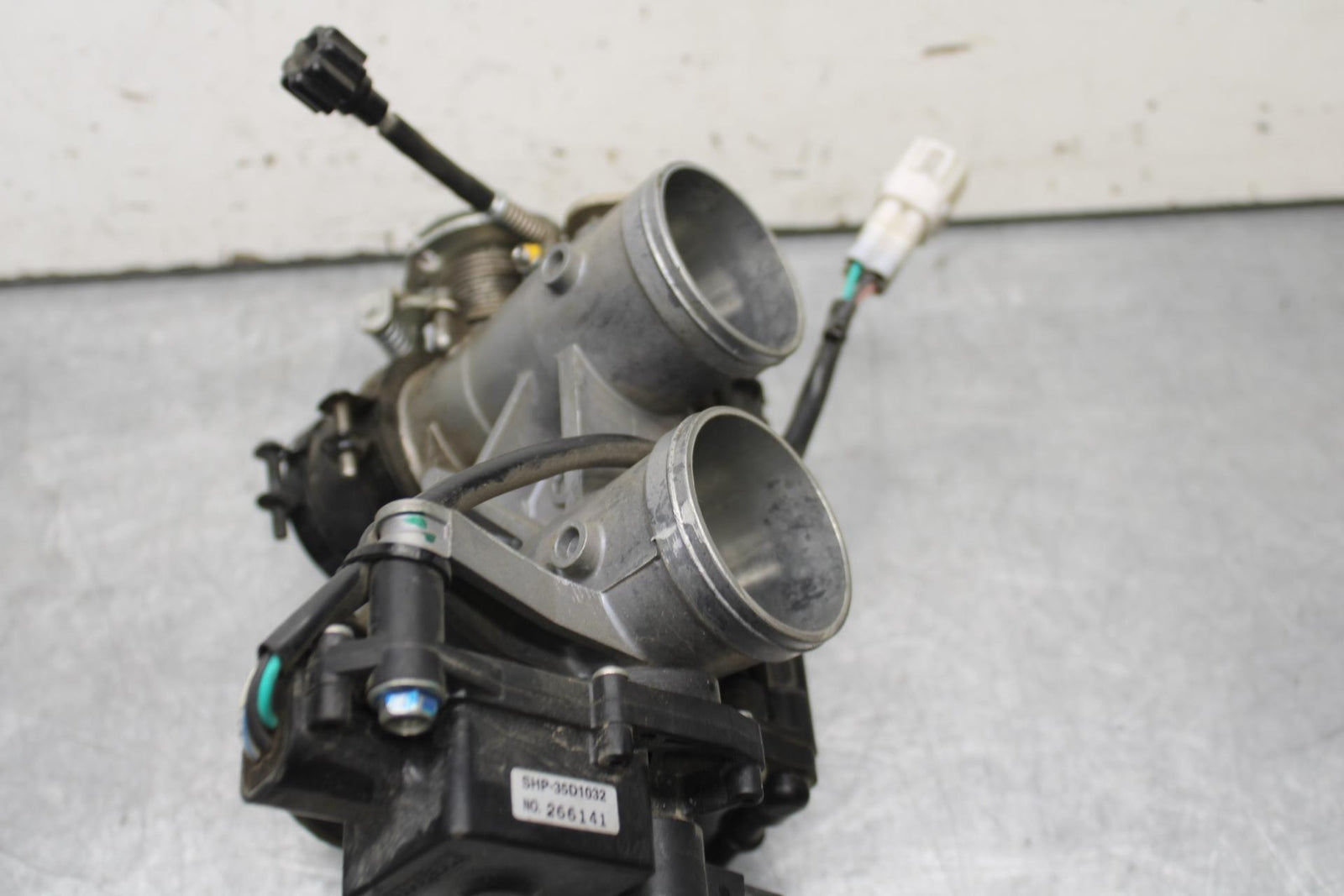 15-16 KAWASAKI EX300 MAIN FUEL INJECTORS / THROTTLE BODIES BB635