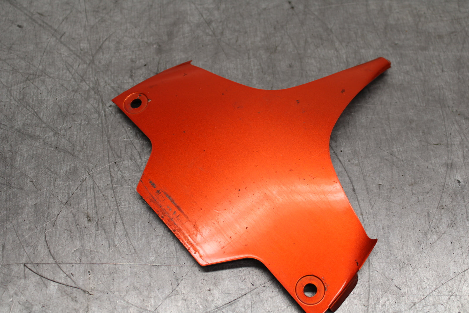 08-10 SUZUKI GSXR600 CENTER REAR BACK UNDER TAIL FAIRING COVER TRIM COWL BB92