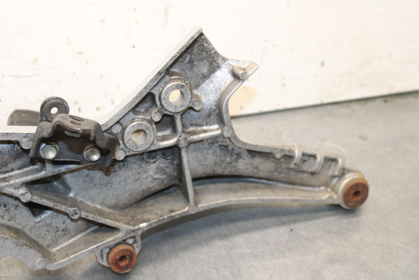 04-12 HONDA ST1300A RIGHT FRONT FOOT REST PEG STEP MOUNT BRACKET BB669