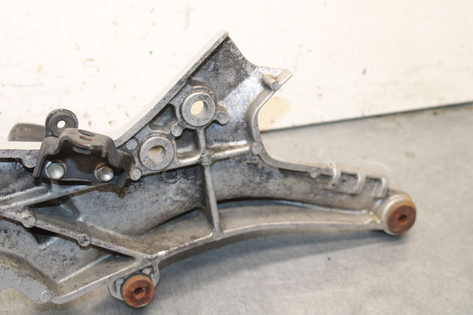 04-12 HONDA ST1300A RIGHT FRONT FOOT REST PEG STEP MOUNT BRACKET BB669