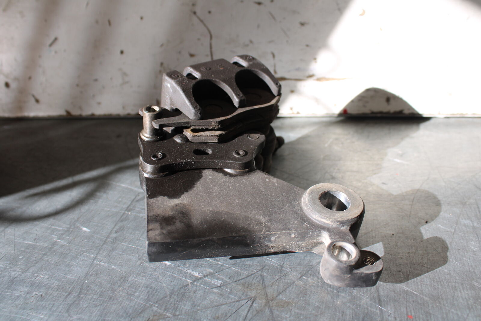 19-22 KAWASAKI Z400 REAR BACK BRAKE CALIPER W MOUNT BRACKET BB708