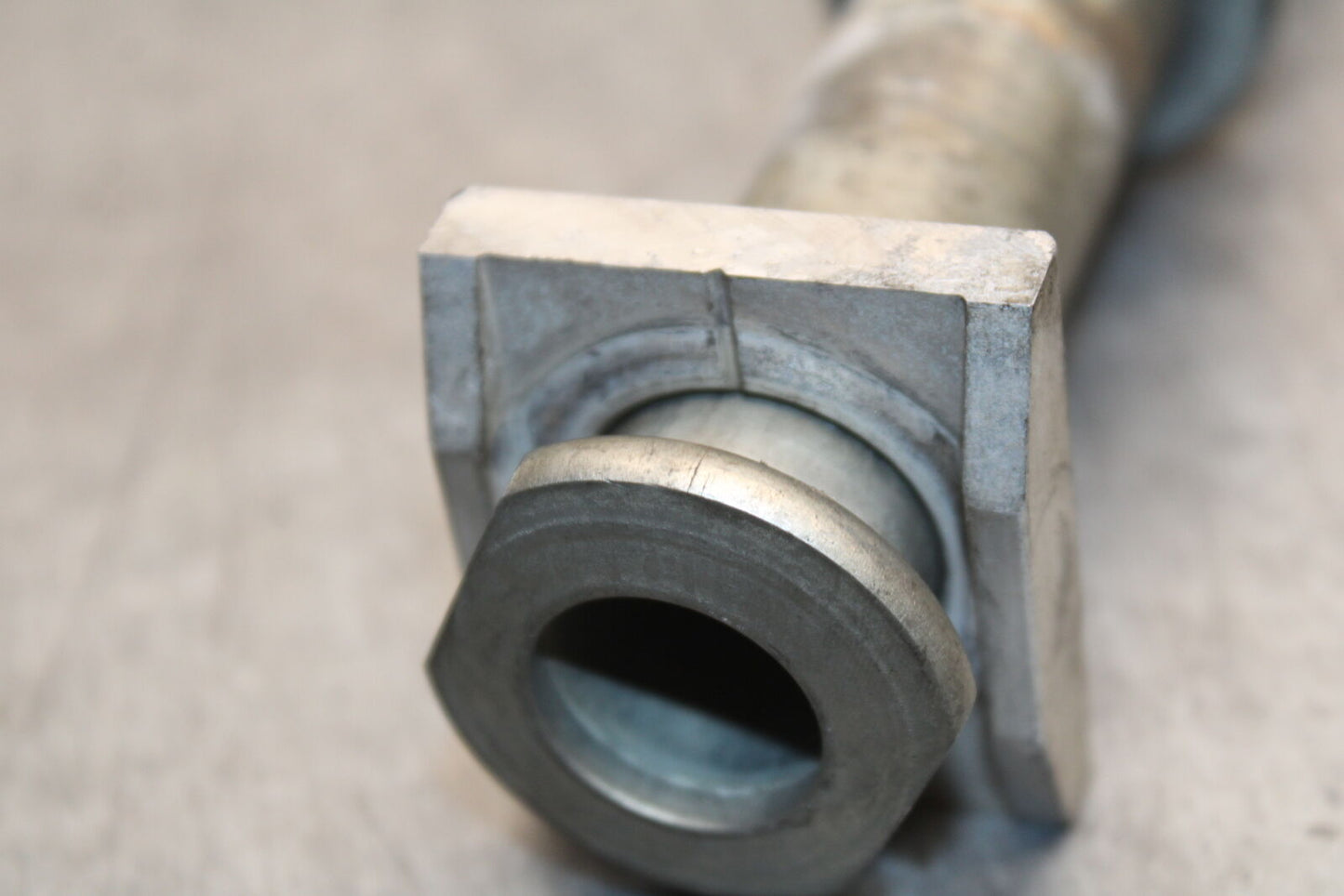 13-18 KAWASAKI NINJA ZX6R REAR AXLE BACK RIM PIVOT BOLT AXEL 41068-0613 BB666