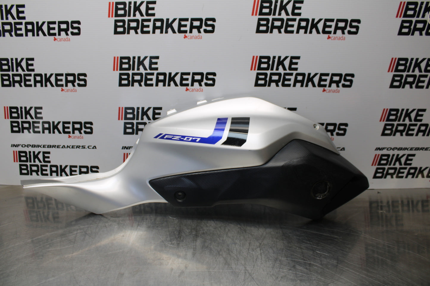 14-17 YAMAHA FZ07 RIGHT LOWER MID UPPER SIDE FAIRING COWL  BB162