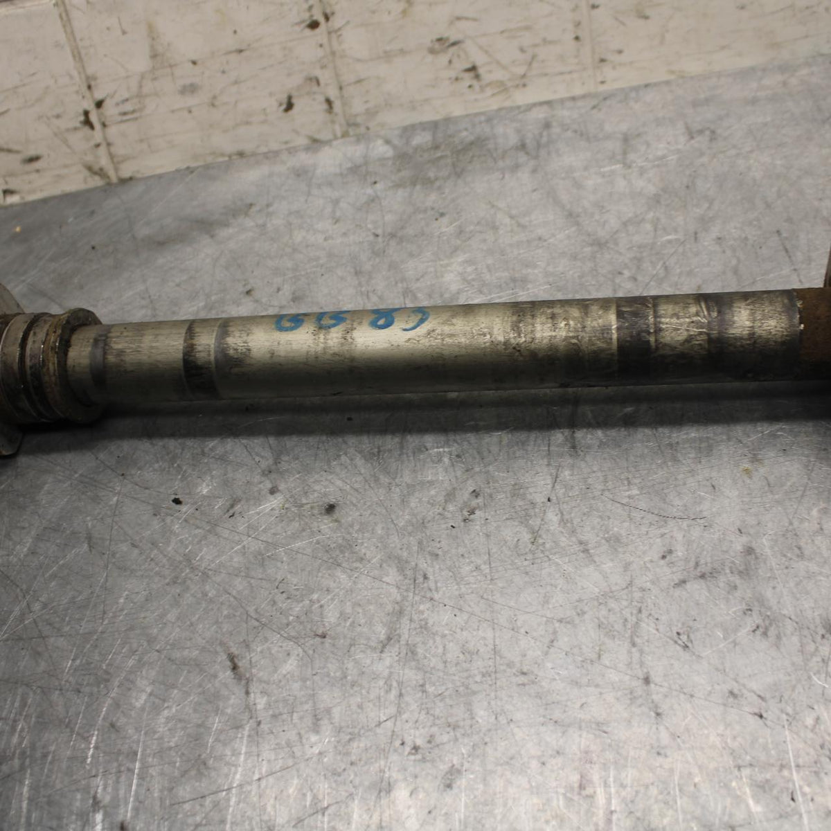 2006 Suzuki GSXR750 REAR AXLE BACK WHEEL RIM PIVOT BOLT AXEL 64711-49G10 BB40