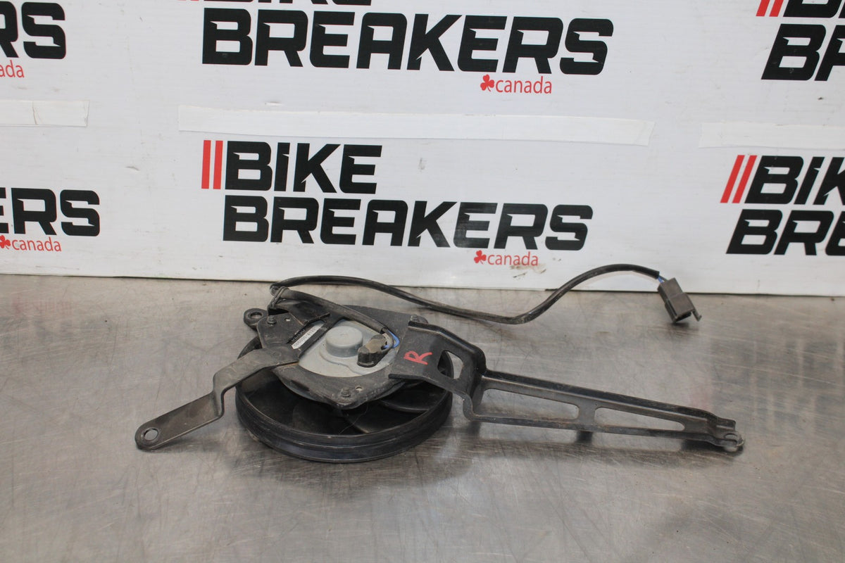 09 KAWASAKI CONCOURS 14 ZG1400B RIGHT ENGINE RADIATOR COOLING FAN MOTOR BB875