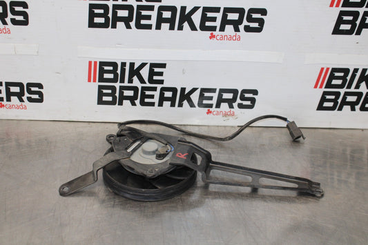09 KAWASAKI CONCOURS 14 ZG1400B RIGHT ENGINE RADIATOR COOLING FAN MOTOR BB875