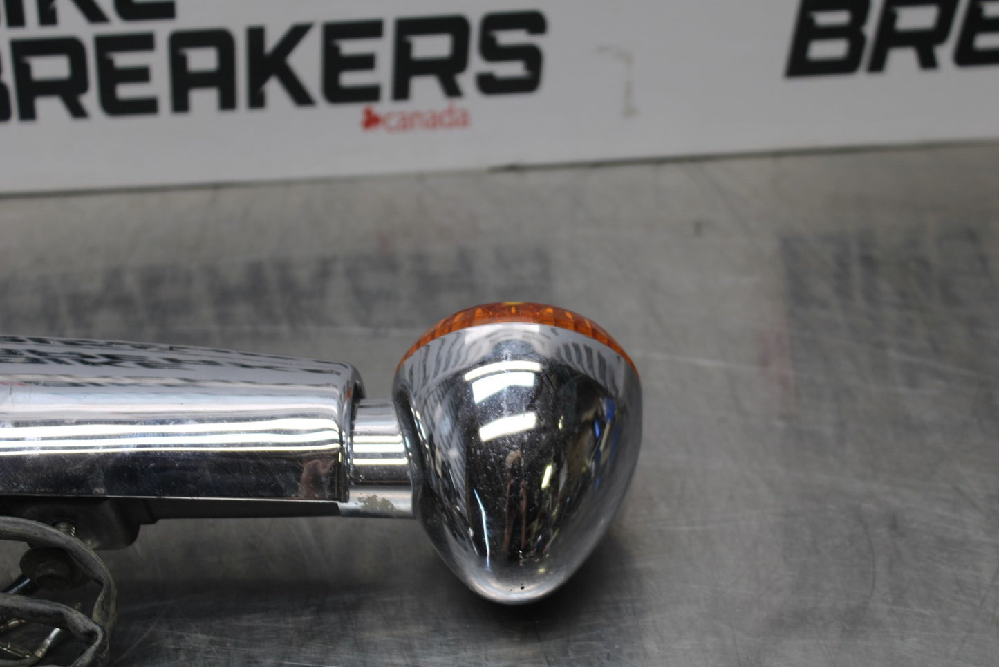 03-08 KAWASAKI VULCAN 1600 REAR BACK TURN SIGNAL BAR MOUNT & LIGHTS BB196