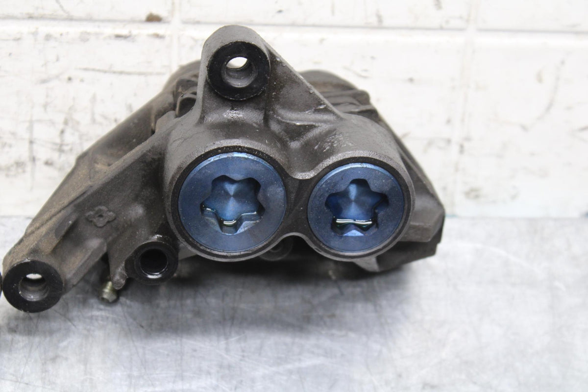 2000 Yamaha YZF R6 RIGHT LEFT FRONT BRAKE CALIPER SET PAIR CALIPERS BB558