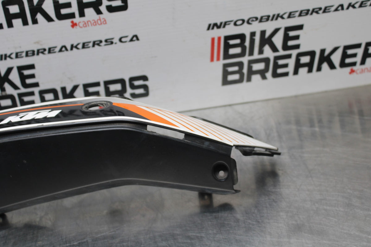 13-16 KTM 390 DUKE LEFT REAR BACK TAIL FAIRING COWL SHROUD BB815