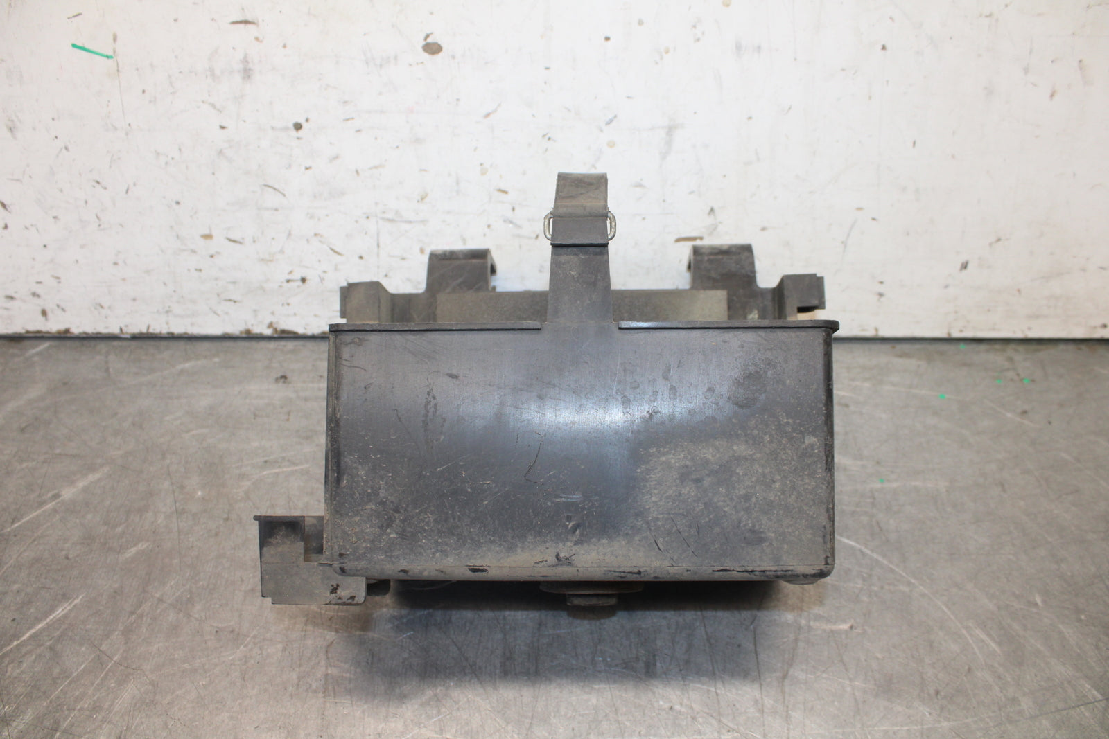 05-06 YAMAHA ROYAL STAR BATTERY TRAY BOX HOLDER BB697