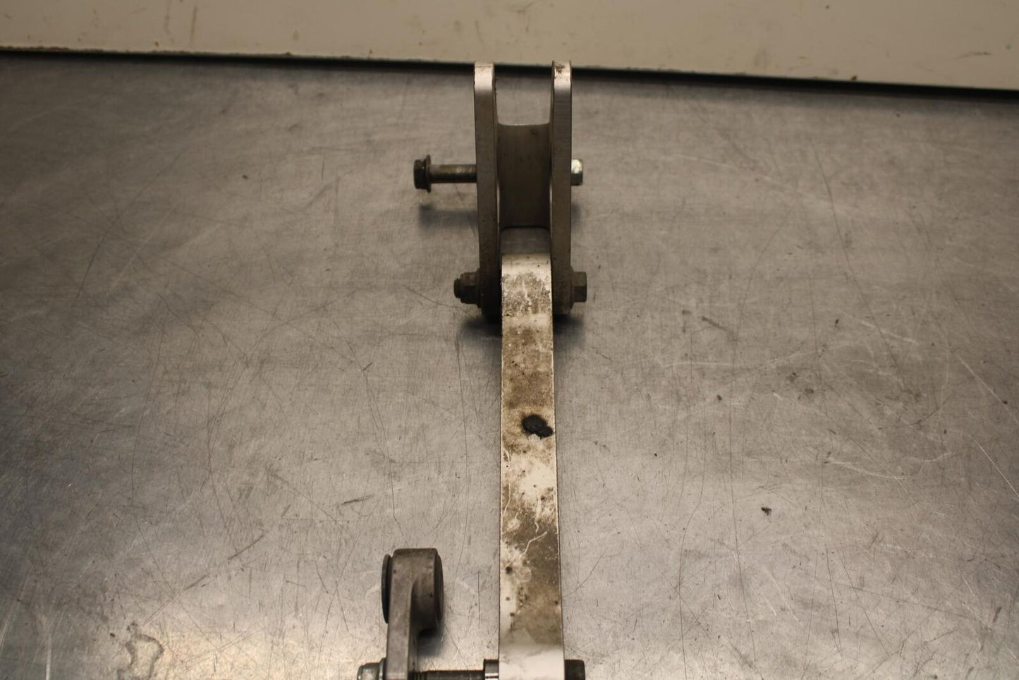 2007 Yamaha YZF R1 REAR DOGBONE SHOCK LINKAGE LINK BB83