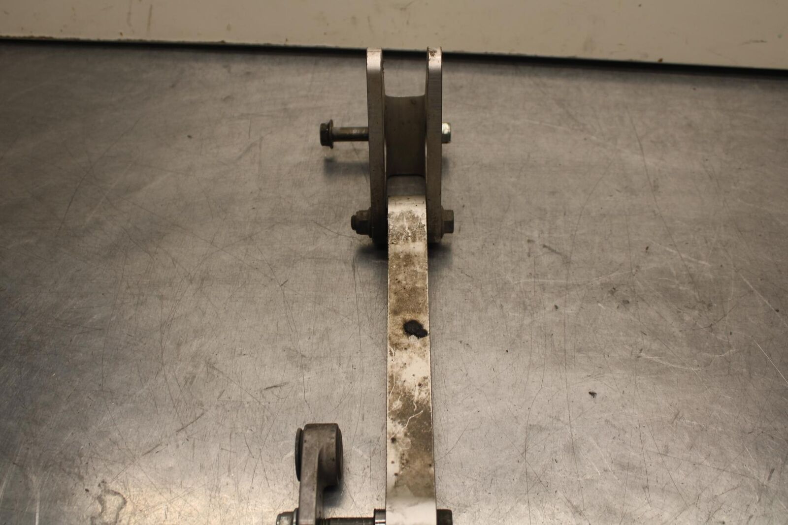 2007 Yamaha YZF R1 REAR DOGBONE SHOCK LINKAGE LINK BB83