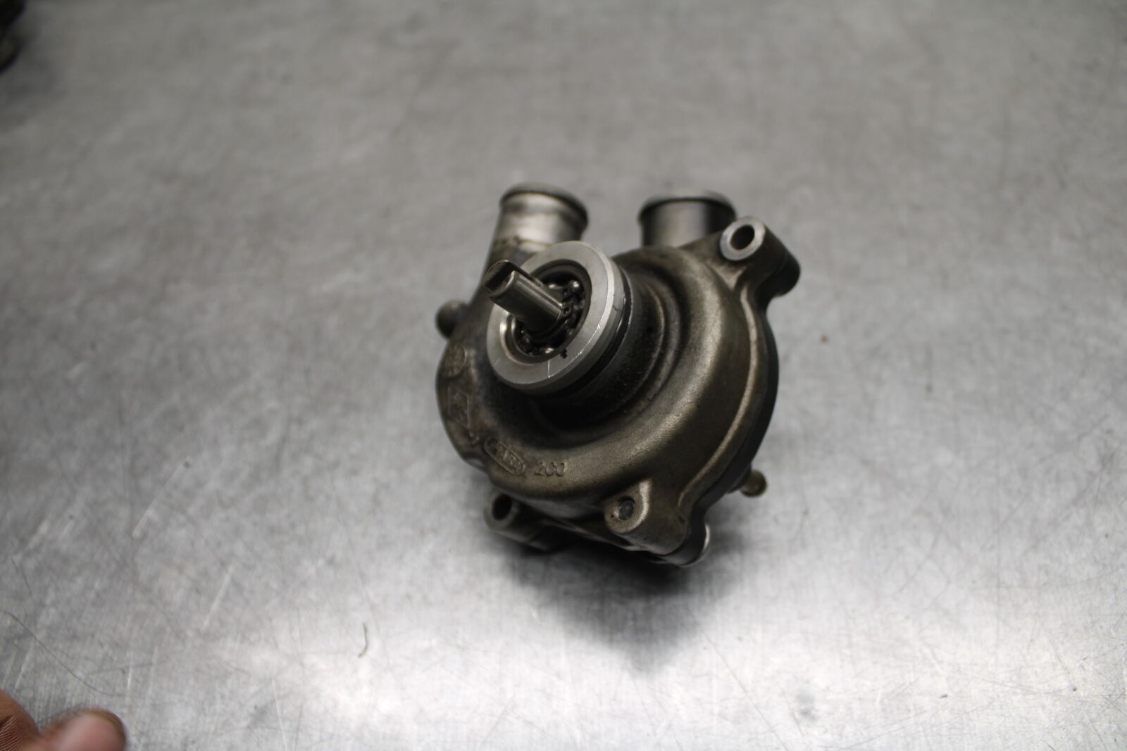 06 YAMAHA YZF R6 ENGINE WATER COOLANT PUMP  BB716