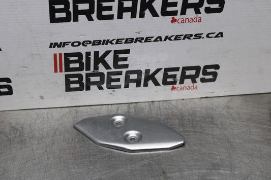 23 YAMAHA YZF R3 RIGHT REARSET REAR SET HEEL GUARD COVER  BB806