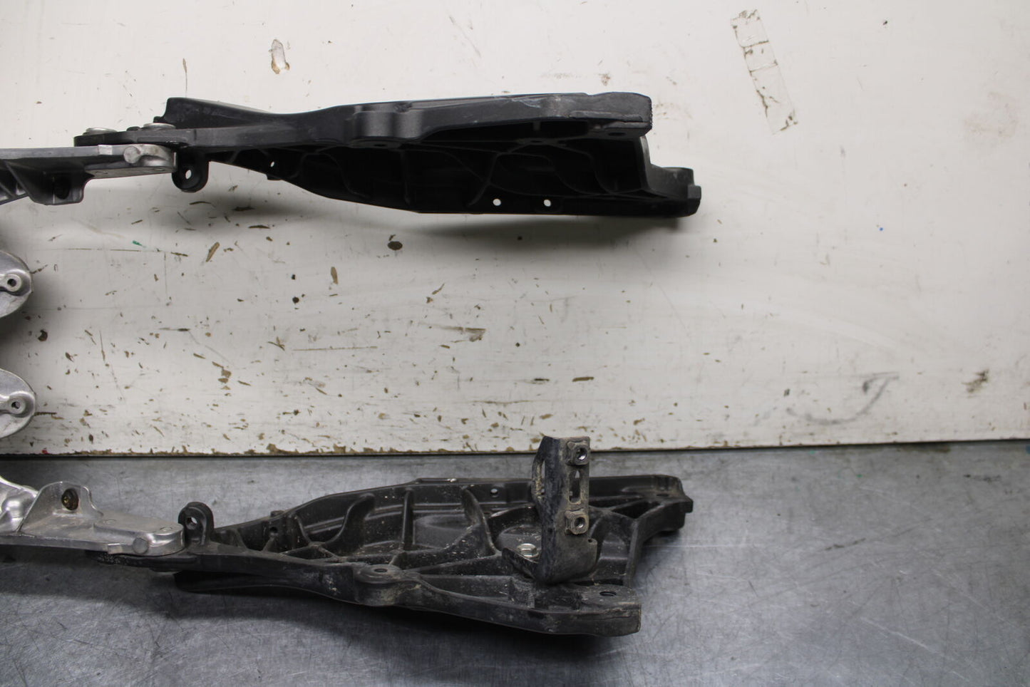 12-13 KAWASAKI Z1000 REAR SUBFRAME BACK SUB FRAME BB743