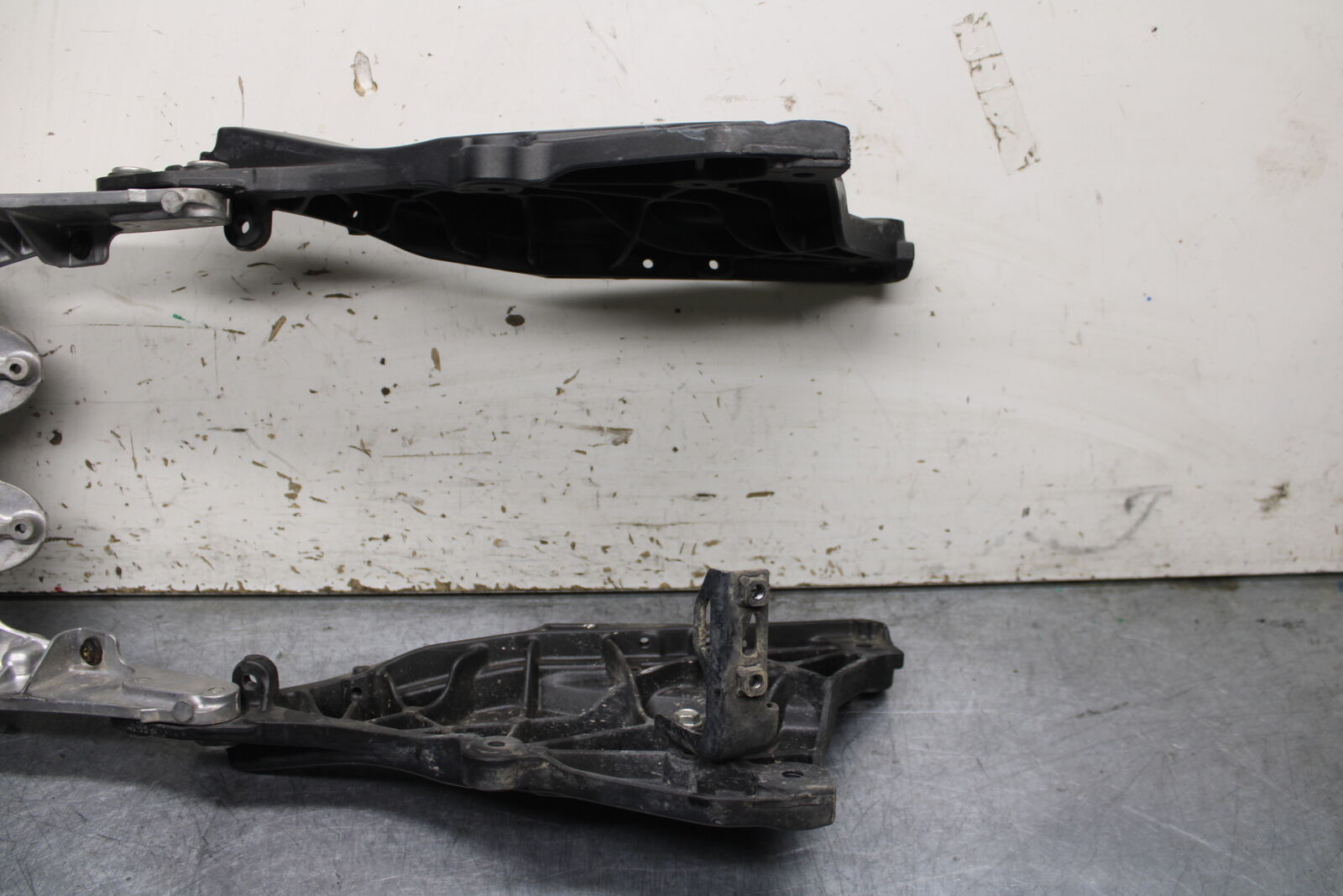 12-13 KAWASAKI Z1000 REAR SUBFRAME BACK SUB FRAME BB743