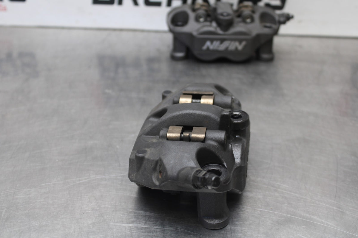 13-18 KAWASAKI NINJA ZX6R RIGHT LEFT FRONT BRAKE CALIPER SET PAIR CALIPERS BB915