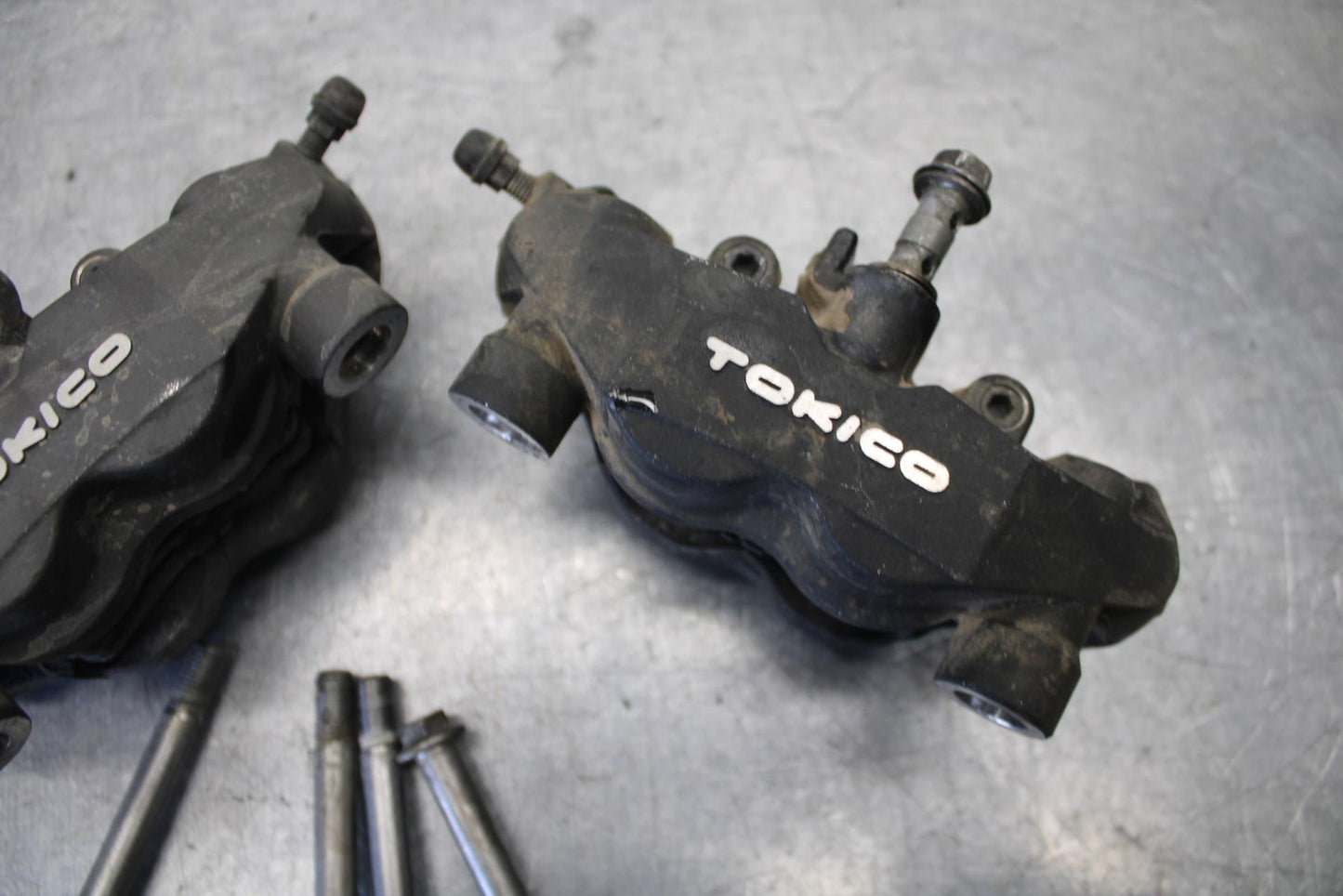 08-10 SUZUKI GSXR 600  RIGHT LEFT FRONT BRAKE CALIPER SET PAIR CALIPERS BB101