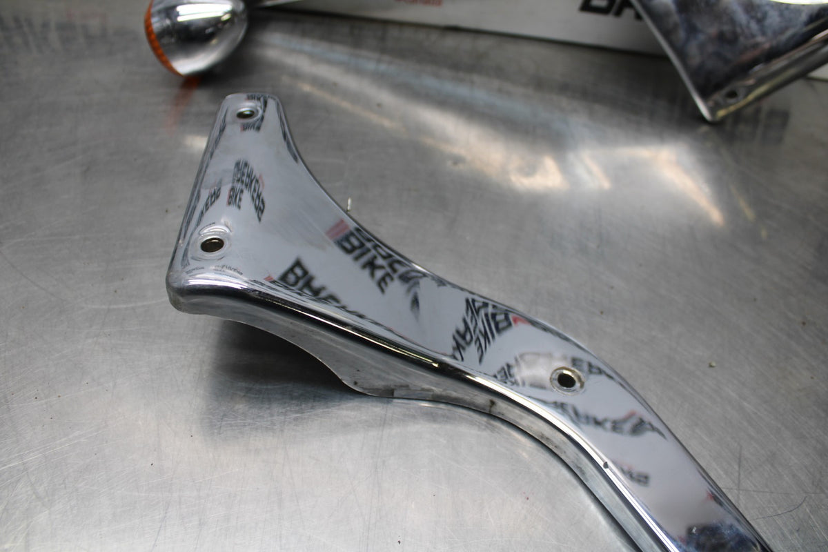 02 KAWASAKI VULCAN 800 VN800B CLASSIC REAR PASSENGER FENDER GRAB RAIL BB862