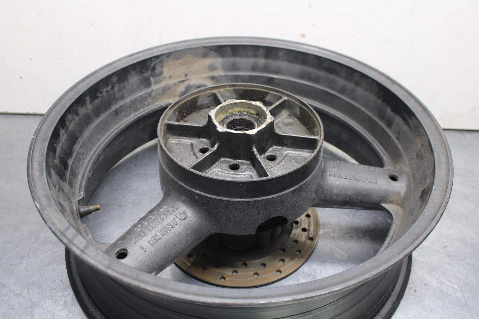1999 Suzuki GSXR600 REAR WHEEL AND ROTOR BACK BRAKE DISC BB608