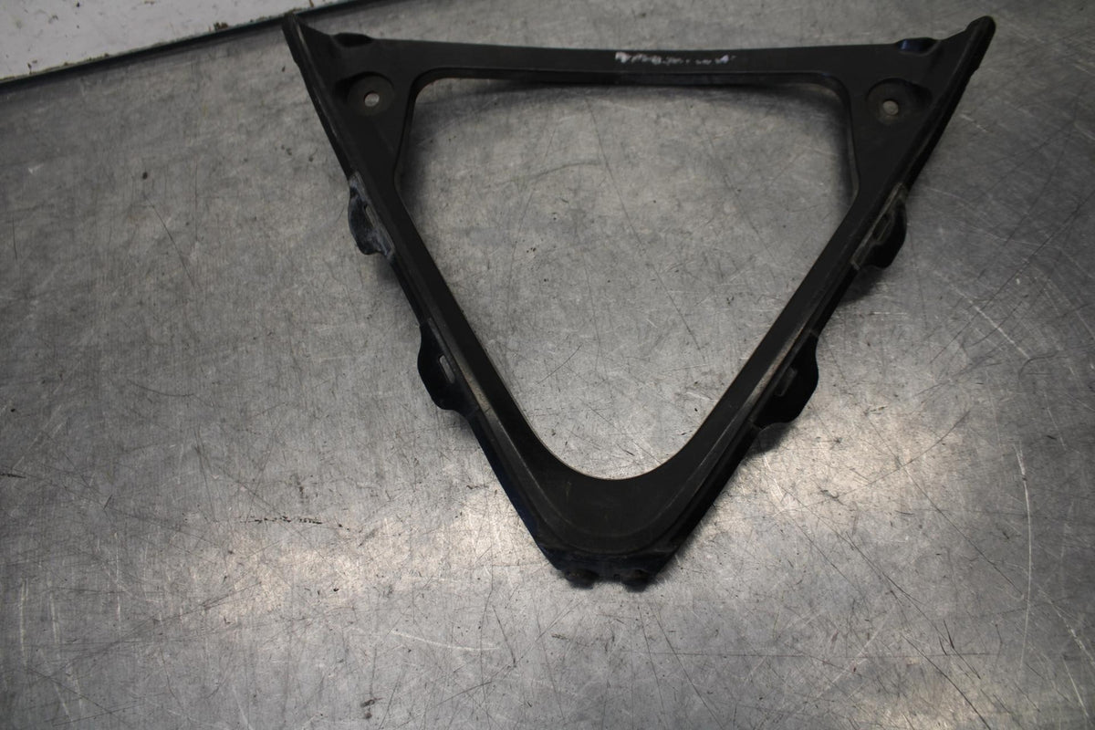 08-10 SUZUKI GSXR 600  FRONT LOWER INNER EXHAUST V FAIRING COWL GUARD BB101
