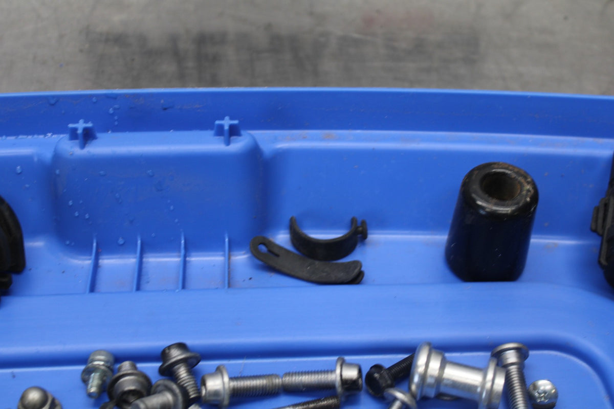 23 KAWASAKI Z900RS MOUNTING BOLTS HARDWARE SCREWS BB935