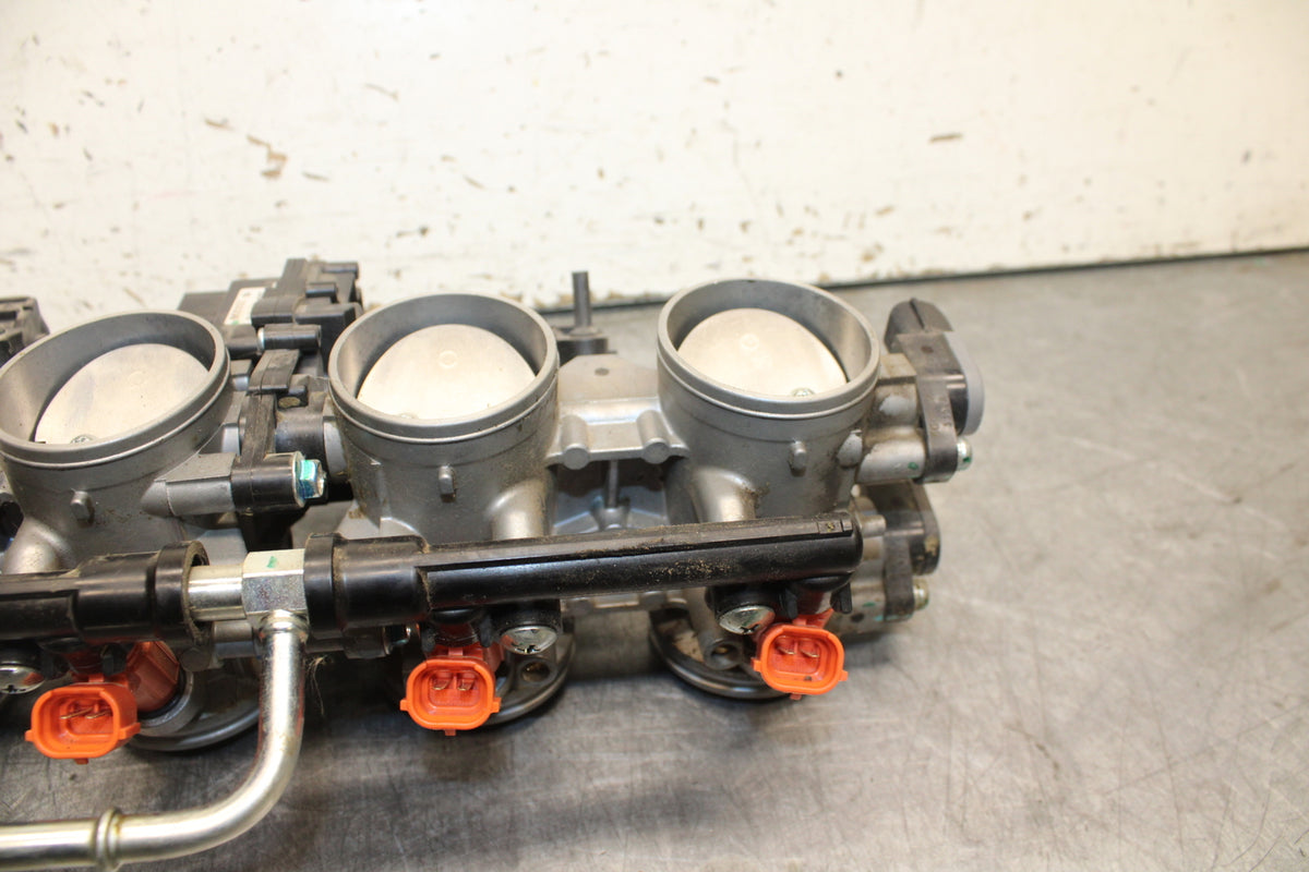 24-25 KAWASAKI NINJA ZX6R MAIN FUEL INJECTORS / THROTTLE BODIES BB726