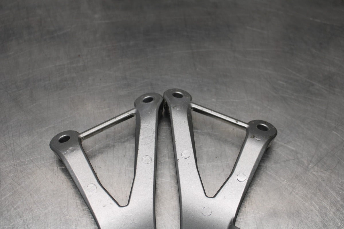 24-25 KAWASAKI NINJA ZX4R REAR BACK PASSENGER PEG SET PAIR BB827