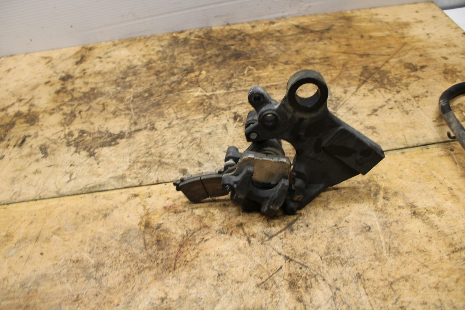 13-18 KAWASAKI NINJA ZX6R REAR BACK BRAKE CALIPER W MOUNT BRACKET BB342