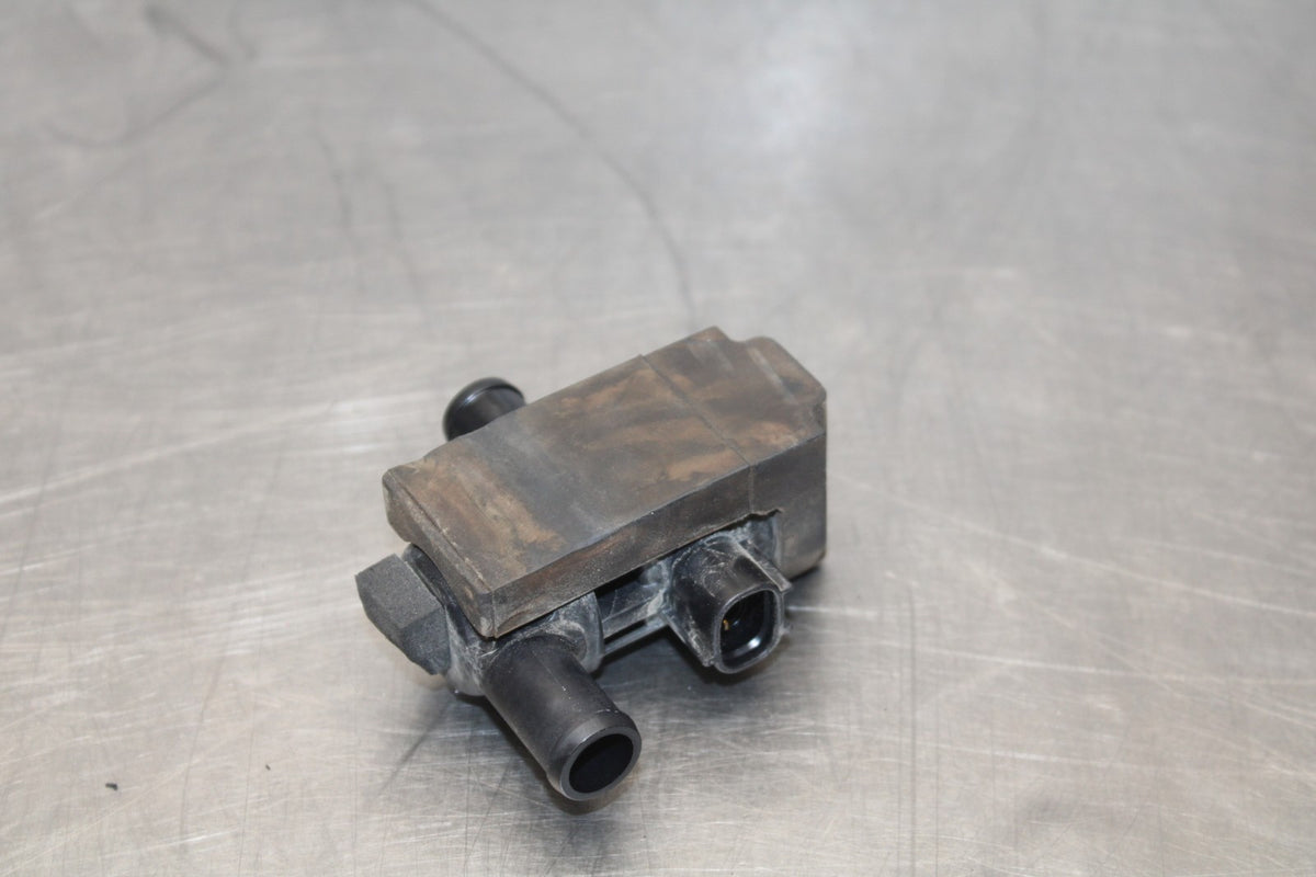 12-16 KAWASAKI NINJA 650 EX650F ABS AIR VALVE SOLENOID TOP ENGINE SENSOR BB860