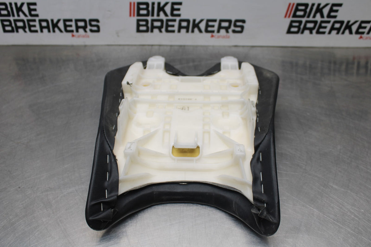 08-16 YAMAHA YZF R6 FRONT DRIVERS SEAT PAD SADDLE PILLION BB856