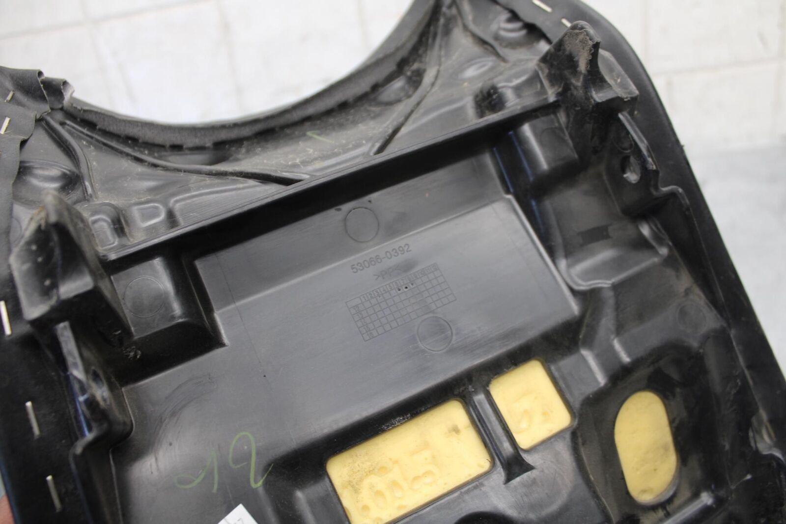 2015 Kawasaki Ninja 300 EX300B ABS FRONT DRIVERS SEAT PAD SADDLE BB518